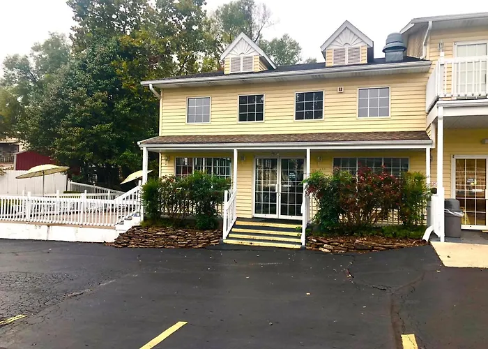 Honeysuckle Inn & Conference Center