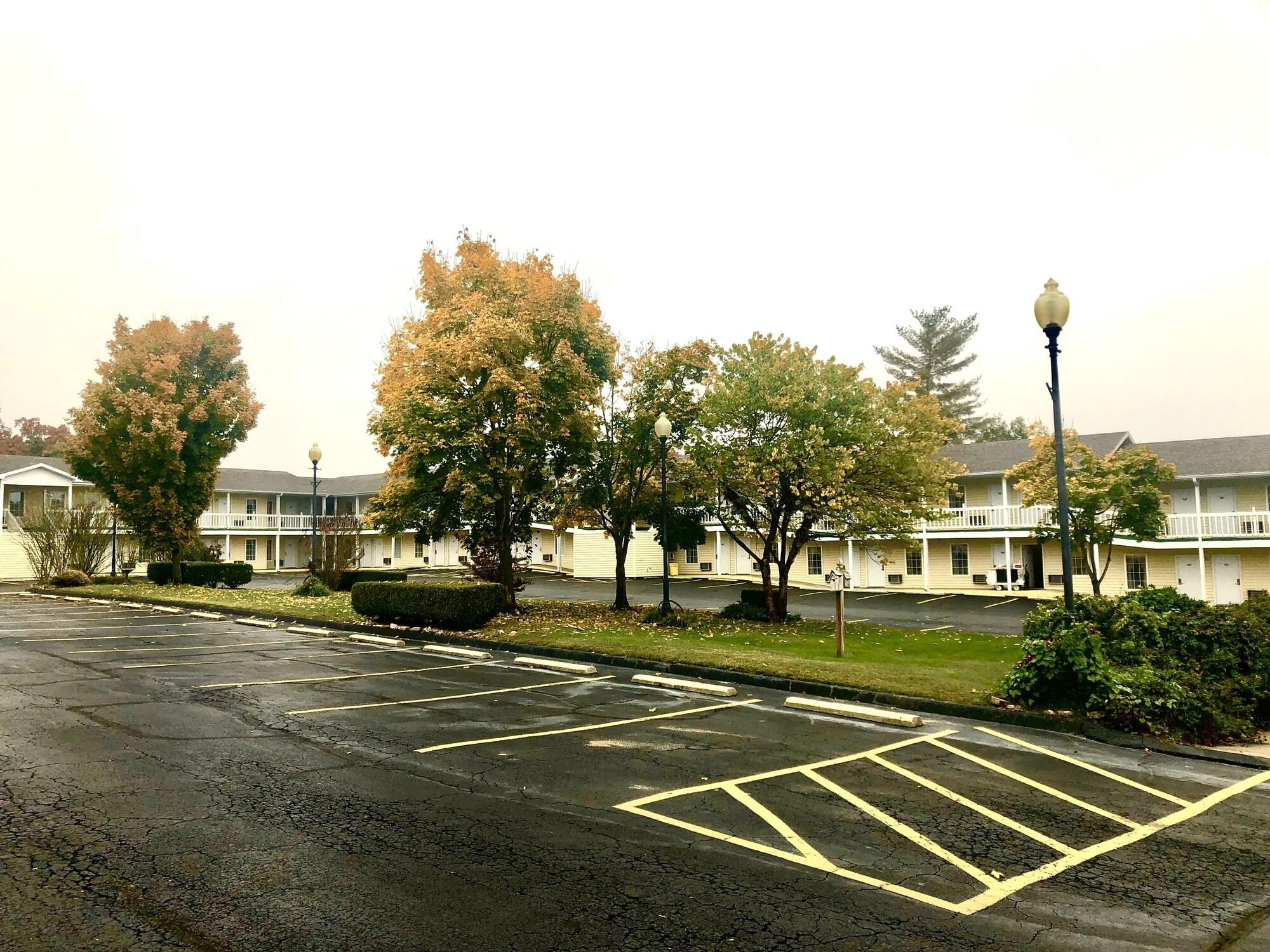 Honeysuckle & Conference Center Motel